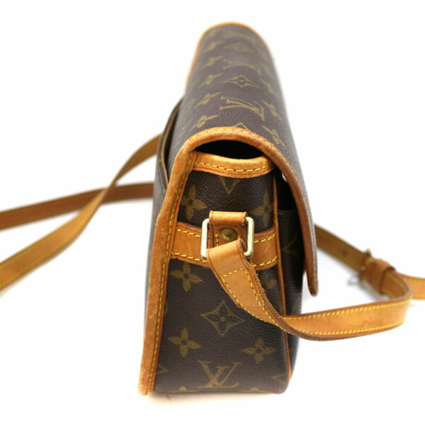 a22 550 5 Louis Vuitton Sologne Shoulder Bag Monogram Canvas Brown