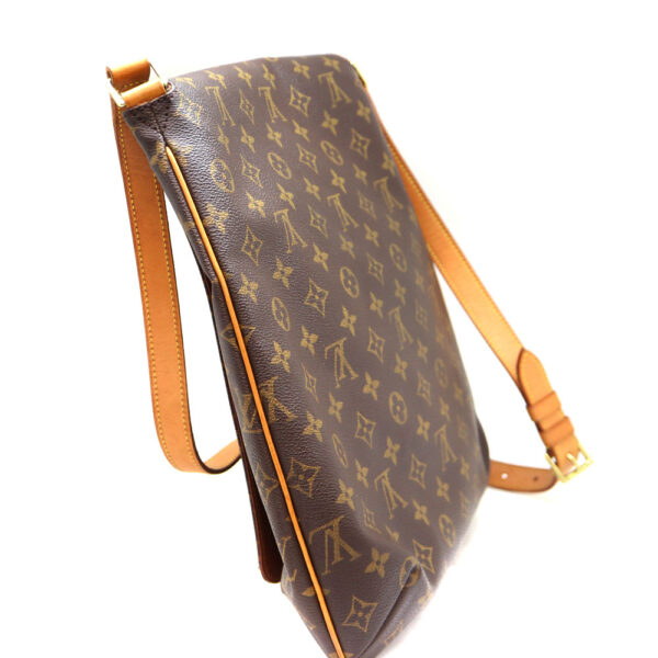 a22 7965 4 Louis Vuitton Musette Shoulder Bag Monogram Canvas Brown