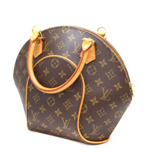 a22 9480 1 Louis Vuitton Rusac Leather Shoulder Bag Black