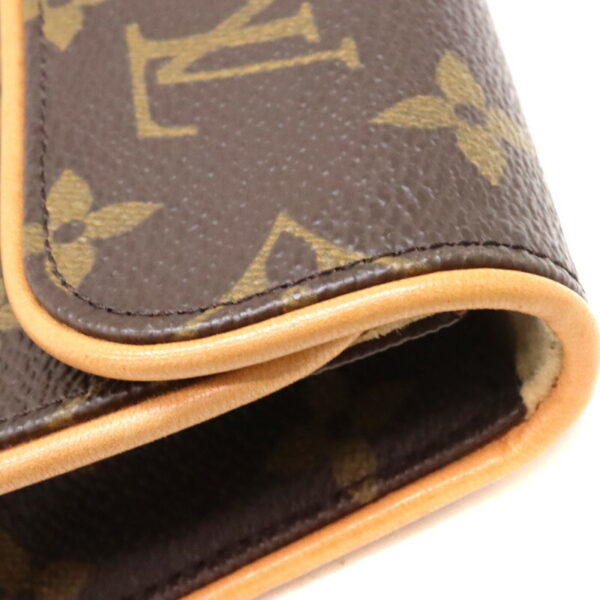 a23 8258 10 Louis Vuitton Pochette Florentine Monogram Canvas Belt XS Brown