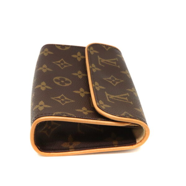 a23 8258 4 Louis Vuitton Pochette Florentine Monogram Canvas Belt XS Brown