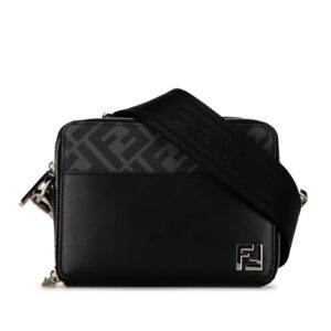 b2ifwovxr3lzv9sn 1 Versace Fall Winter Bag Leather