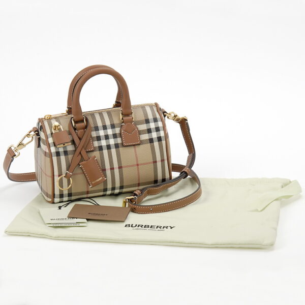 bb8071357 3 Burberry Check Handbag Biege