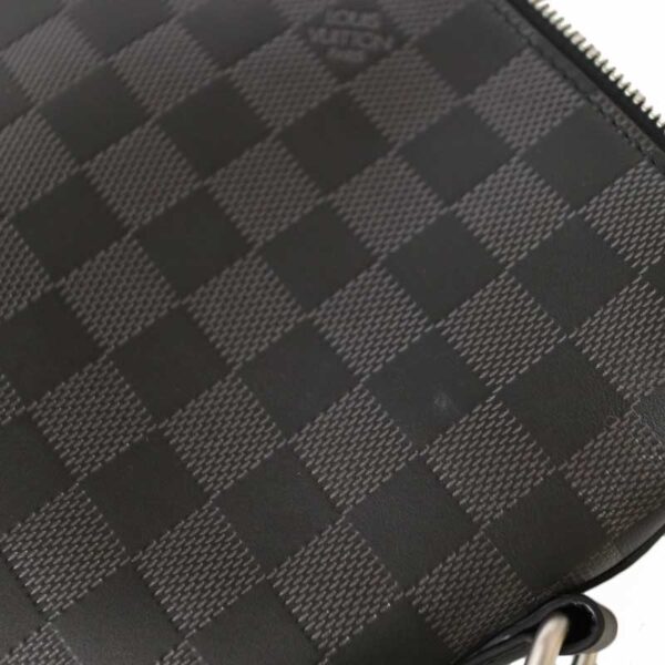 c21 2645 11 Louis Vuitton Discovery Messenger Bag Damier Leather Black