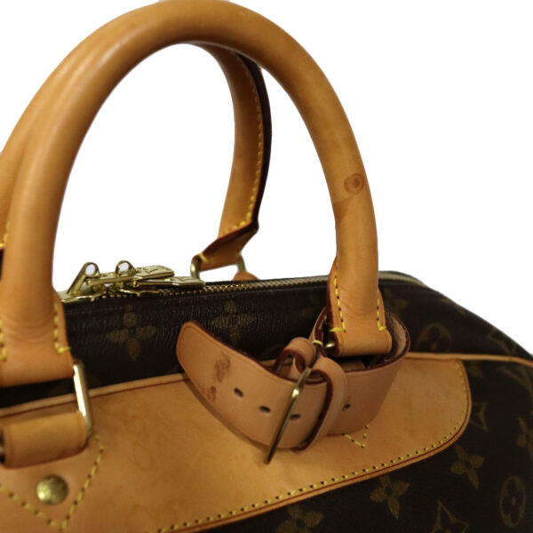 c21 5185 10 Louis Vuitton Evasion Bag Monogram Canvas Brown