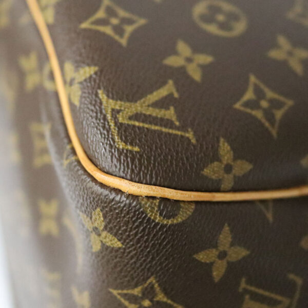 c21 5185 7 Louis Vuitton Evasion Bag Monogram Canvas Brown