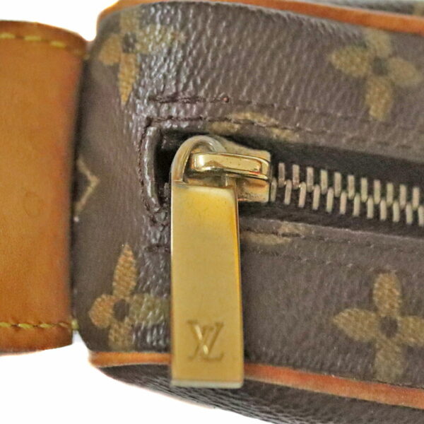 c22 1306 8 Louis Vuitton Croissant MM Shoulder Bag Monogram Brown