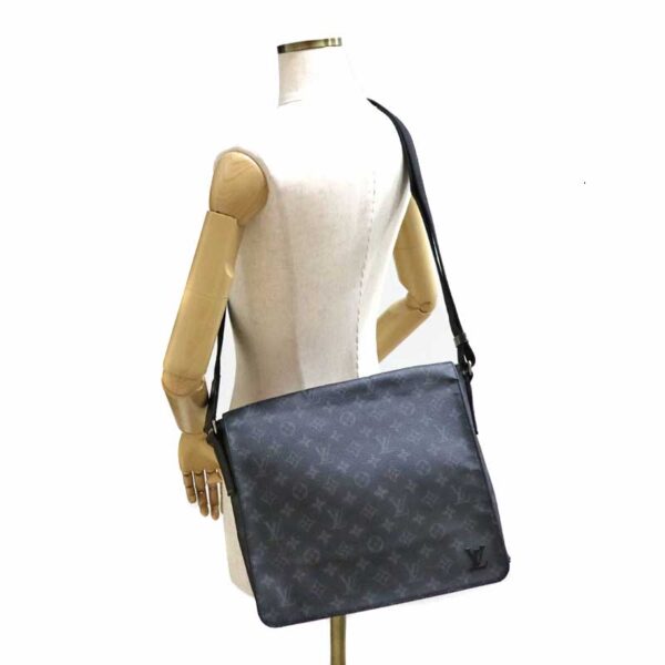 c22 3798 16 Louis Vuitton District MM Shoulder Bag Monogram Eclipse Gray