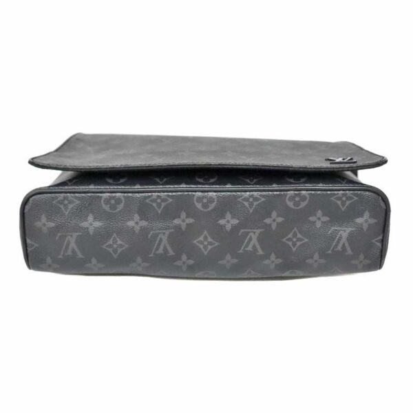 c22 3798 7 Louis Vuitton District MM Shoulder Bag Monogram Eclipse Gray