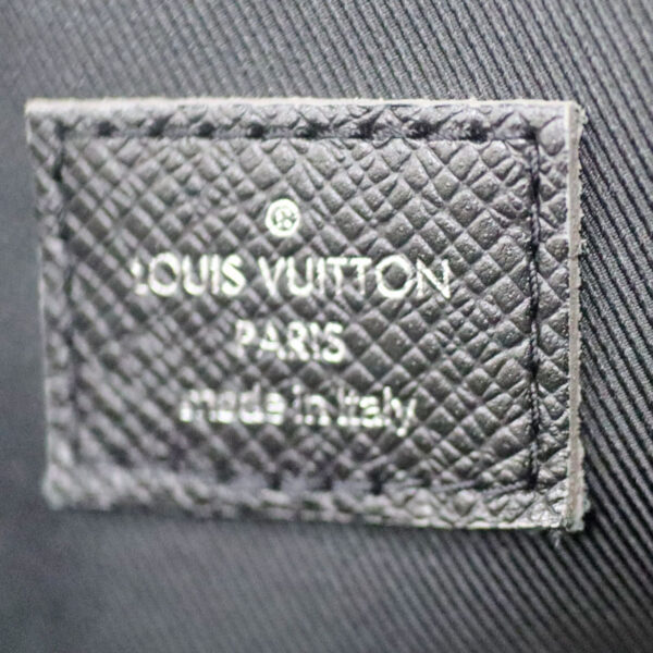 c22 4161 11 Louis Vuitton Roman PM NM Shoulder Bag Taiga Black