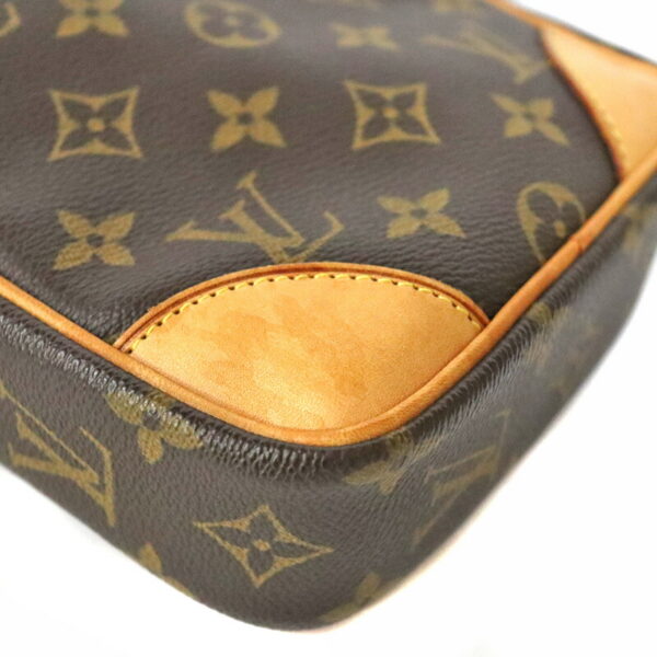 c22 6208 5 Louis Vuitton Danube Shoulder Bag Monogram Canvas Brown