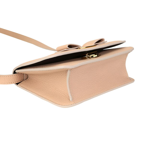 gfr218374772257 3 Ferragamo Shoulder Bag Vara Beige