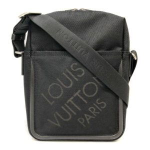 h2202388 1 Louis Vuitton Mahina Solar GM Shoulder Bag Noir