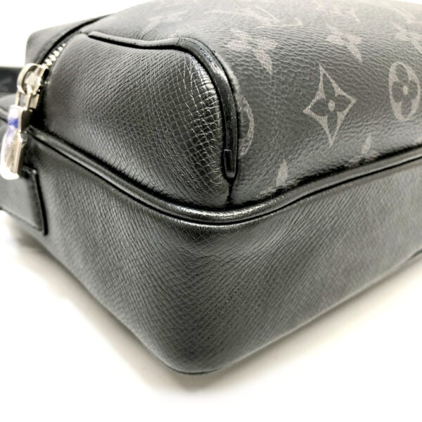 h2203436 6 Louis Vuitton Outdoor Messenger PM Monogram Taigarama Black