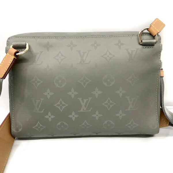 h2205875 3 Louis Vuitton Messenger PM Monogram Titanium Shoulder Bag Gray