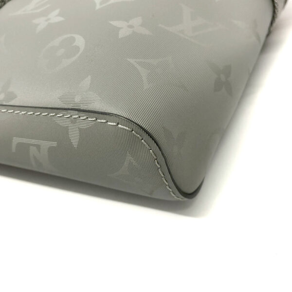 h2205875 6 Louis Vuitton Messenger PM Monogram Titanium Shoulder Bag Gray