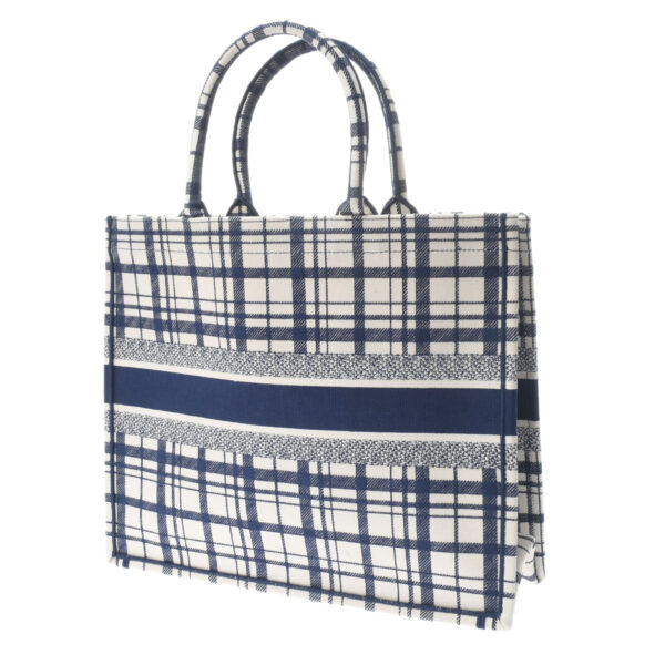 ik 00 0492797 2 Dior Book Tote Embroidered Canvas White Navy Blue