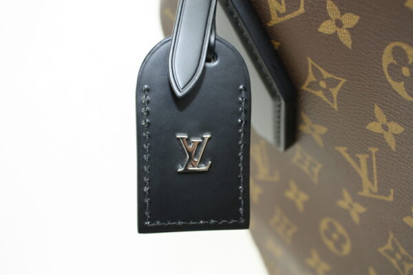 imgrc0070425866 Louis Vuitton Dora MM Handbag