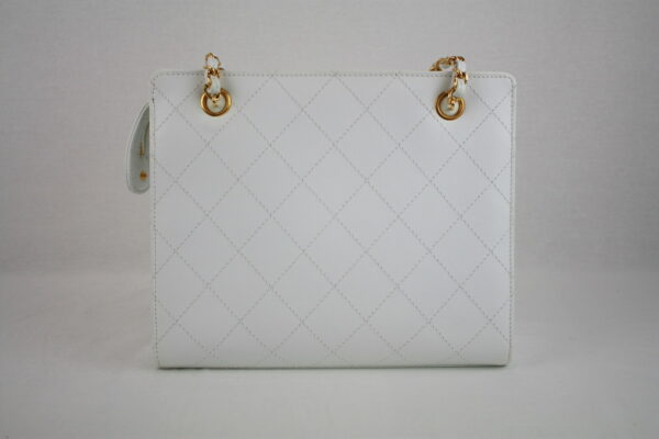 imgrc0070829357 Chanel Chain Shoulder Bag White