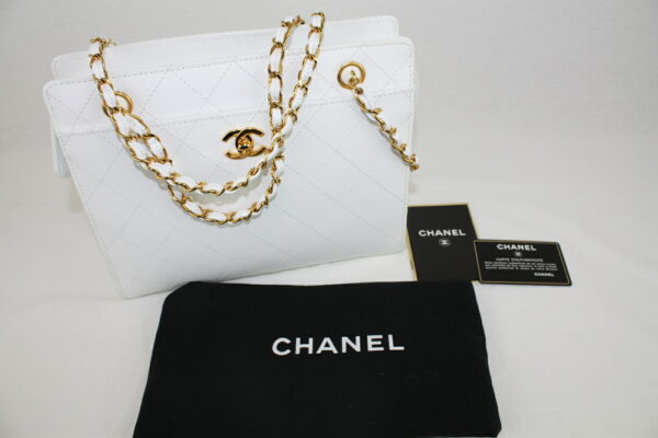 imgrc0070829368 Chanel Chain Shoulder Bag White