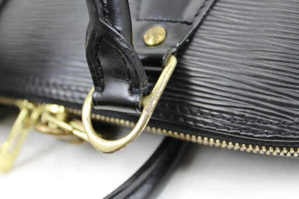 imgrc0071739299 Louis Vuitton Alma Handbag Noir Hardware