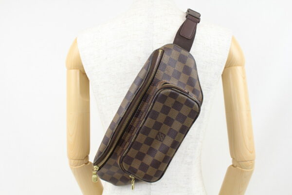 imgrc0071740930 Louis Vuitton Bum Bag Melville Body Bag Damier Brown