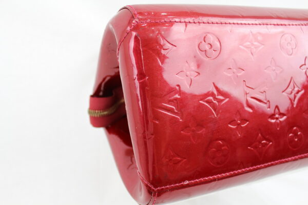 imgrc0071893519 Louis Vuitton Sherwood PM Shoulder Bag Vernis Pomme dAmour Red