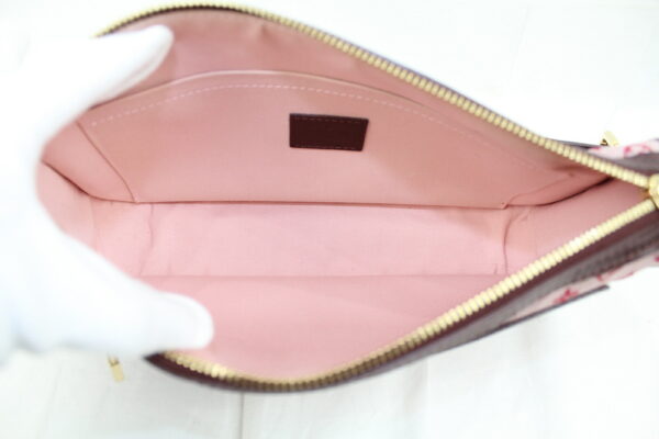 imgrc0072084113 Louis Vuitton Pochette Catherine Monogram Mini Sleaze Pink