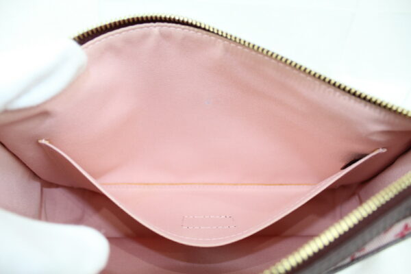 imgrc0072084114 Louis Vuitton Pochette Catherine Monogram Mini Sleaze Pink