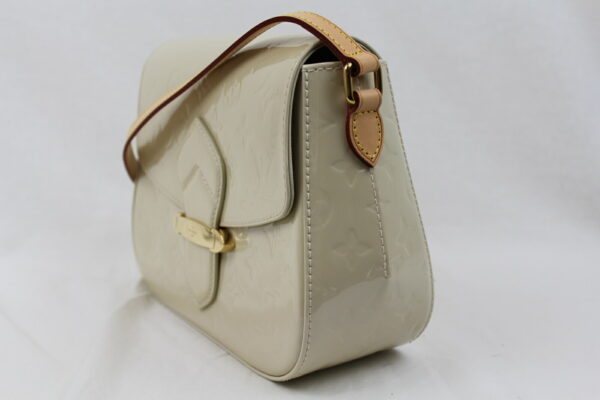 imgrc0072313392 Louis Vuitton Bellflower PM Shoulder Bag Vernis White