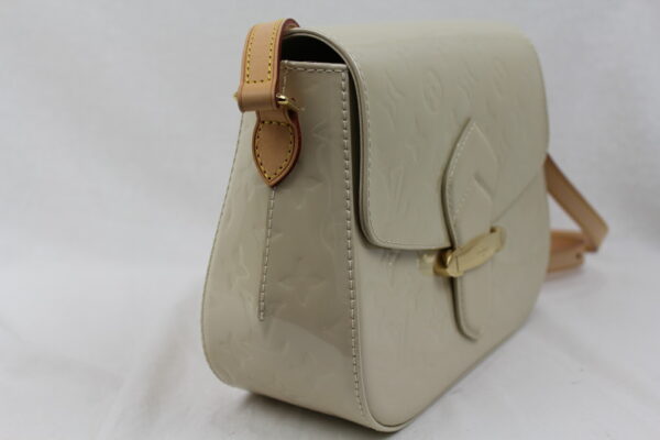 imgrc0072313393 Louis Vuitton Bellflower PM Shoulder Bag Vernis White