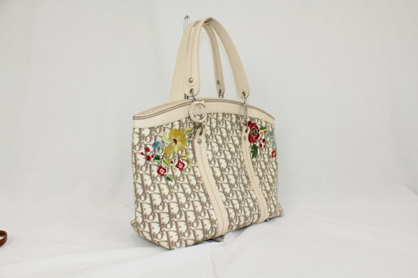 imgrc0072488324 Christian Dior Trotta Tote Flower Motif White