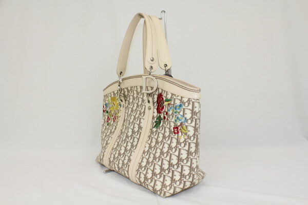 imgrc0072488325 Christian Dior Trotta Tote Flower Motif White