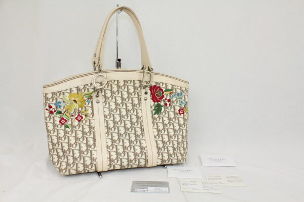 imgrc0072488333 Christian Dior Trotta Tote Flower Motif White