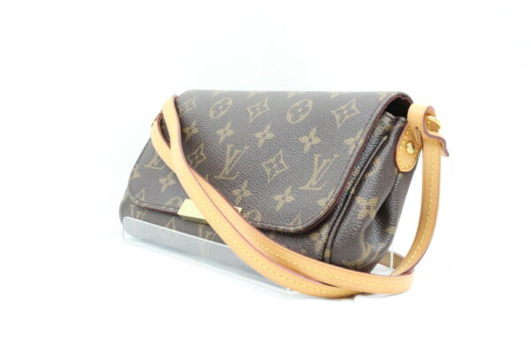 imgrc0072567757 Louis Vuitton Favorite PM Clutch Bag Monogram