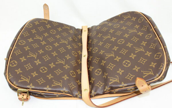 imgrc0072647526 Louis Vuitton Saumur 30 Crossbody Bag Monogram