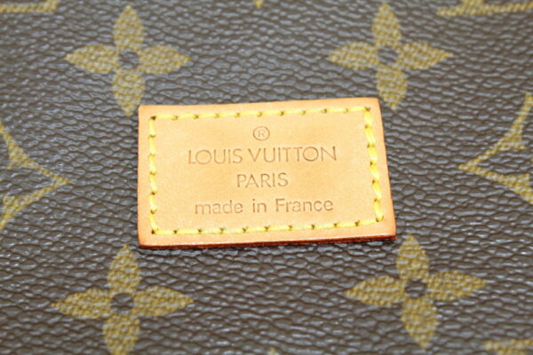 imgrc0072647529 Louis Vuitton Saumur 30 Crossbody Bag Monogram