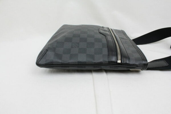 imgrc0072742074 Louis Vuitton Thomas Shoulder Bag Damier Graphite