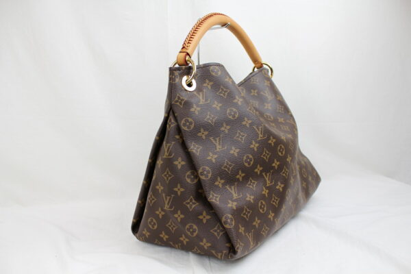 imgrc0072871140 Louis Vuitton Artsy MM Shoulder Bag Monogram