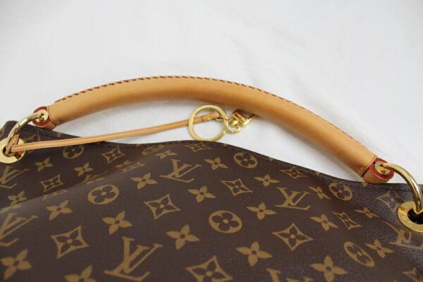 imgrc0072871145 Louis Vuitton Artsy MM Shoulder Bag Monogram