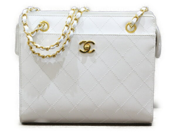 imgrc0073059133 Chanel Chain Shoulder Bag White