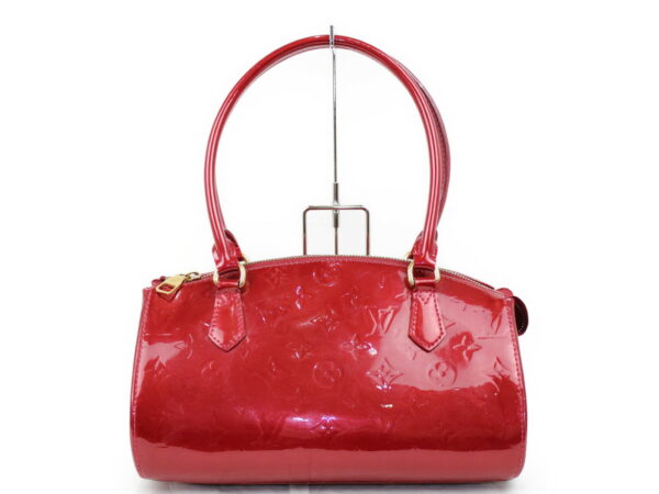 imgrc0073097468 Louis Vuitton Sherwood PM Shoulder Bag Vernis Pomme dAmour Red