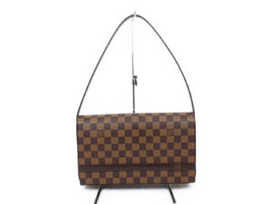 imgrc0073097641 Louis Vuitton Blowis Monogram Shoulder Bag Brown