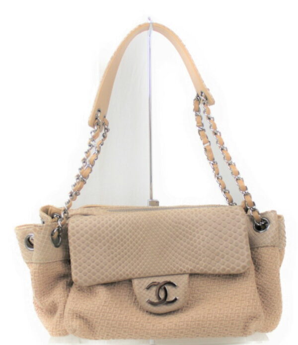 imgrc0073146181 Chanel Python Chain Shoulder Bag Beige