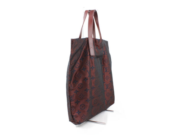 imgrc0073224063 Louis Vuitton Hippo Escapato Tote Bag Nylon Leather Bordeaux Brown