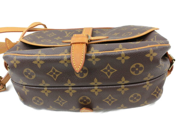 imgrc0073224353 Louis Vuitton Saumur 30 Crossbody Bag Monogram