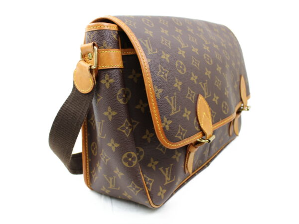 imgrc0073236703 Louis Vuitton Gibeciere GM Shoulder Bag Monogram Brown