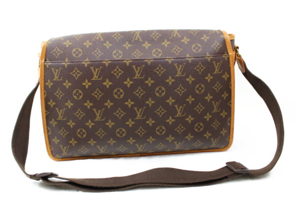 imgrc0073236704 Louis Vuitton Gibeciere GM Shoulder Bag Monogram Brown