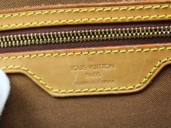 imgrc0073236712 Louis Vuitton Gibeciere GM Shoulder Bag Monogram Brown