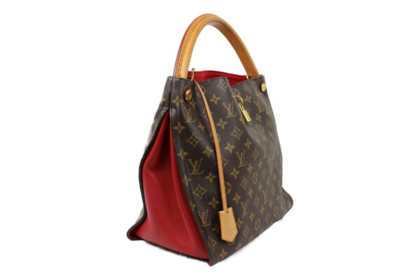 imgrc0073249606 Louis Vuitton Gaia Shoulder Bag Monogram Brown